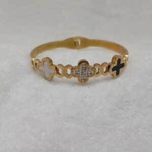 Triple-tone-flower-with-stone-bracelet