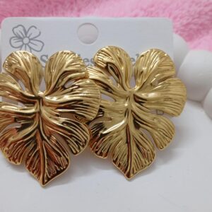 Leaf shaped earring